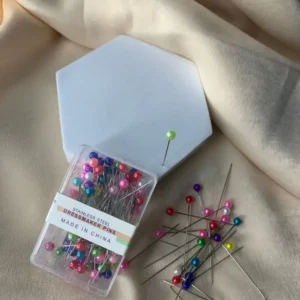 COLORED MINI BOXED STRAIGHT PINS - Image 1